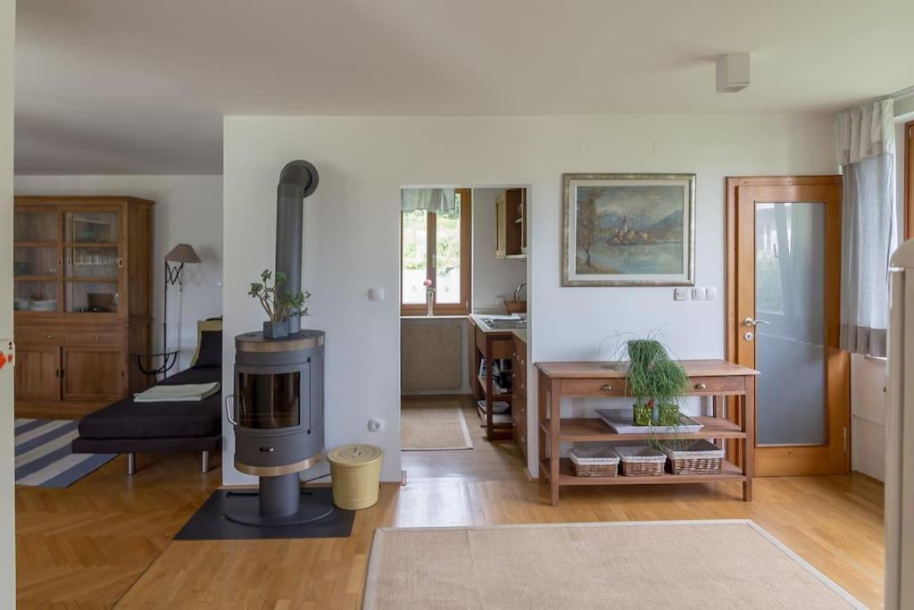 Private Green Getaway Bled Bagian luar foto