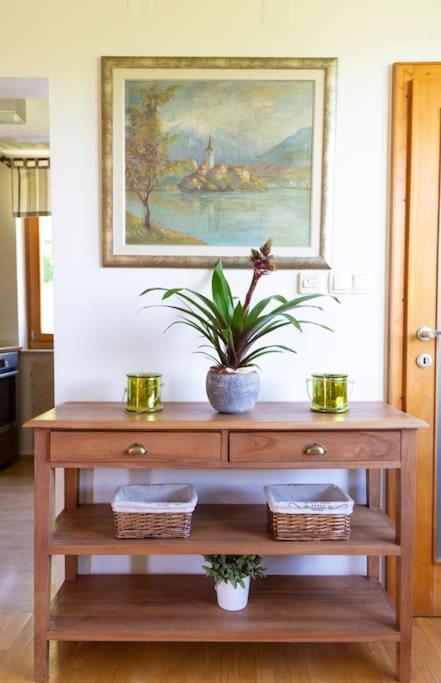 Private Green Getaway Bled Bagian luar foto