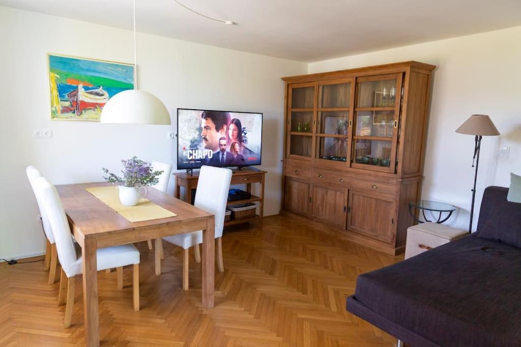 Private Green Getaway Bled Bagian luar foto