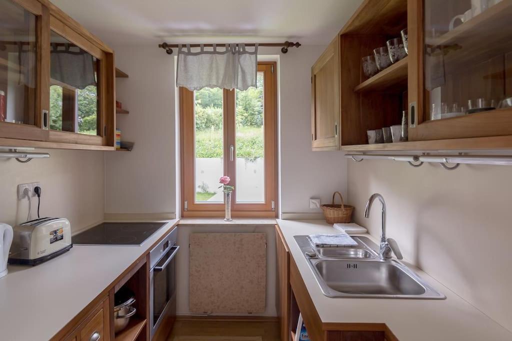 Private Green Getaway Bled Bagian luar foto